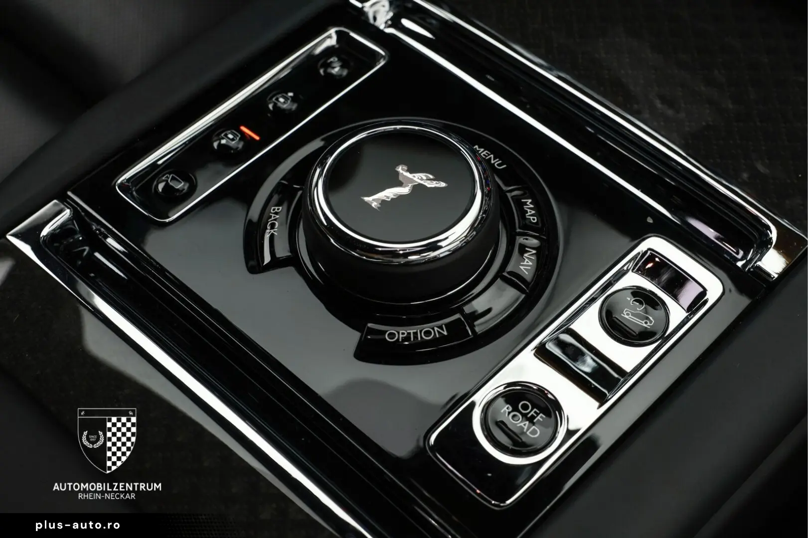 ROLLS ROYCE Cullinan Black Badge ImmersiveSeat RearTheatre