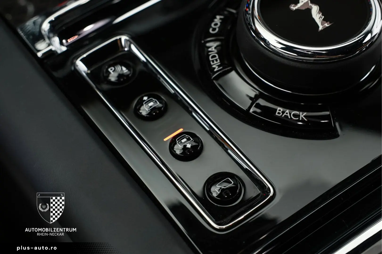 ROLLS ROYCE Cullinan Black Badge ImmersiveSeat RearTheatre