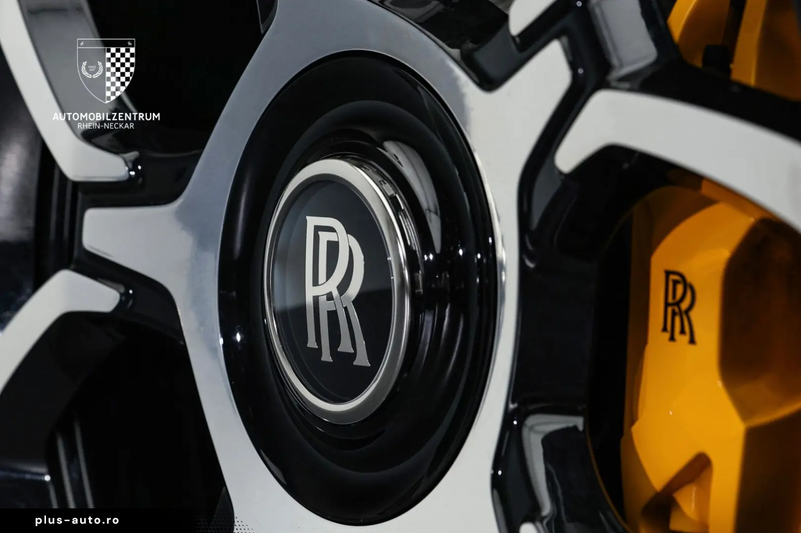ROLLS ROYCE Cullinan Black Badge ImmersiveSeat RearTheatre