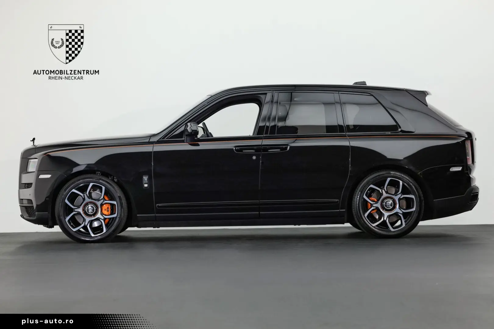 ROLLS ROYCE Cullinan Black Badge Coachline Starlight Bespoke