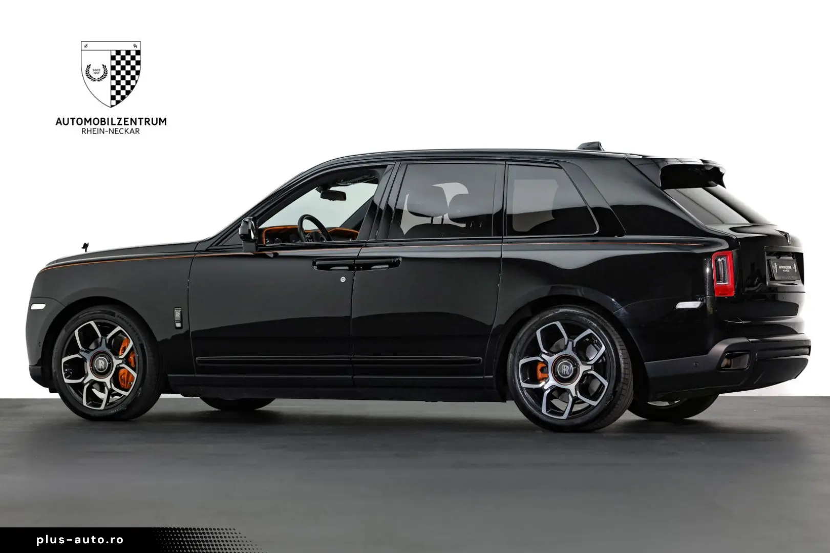 ROLLS ROYCE Cullinan Black Badge Coachline Starlight Bespoke