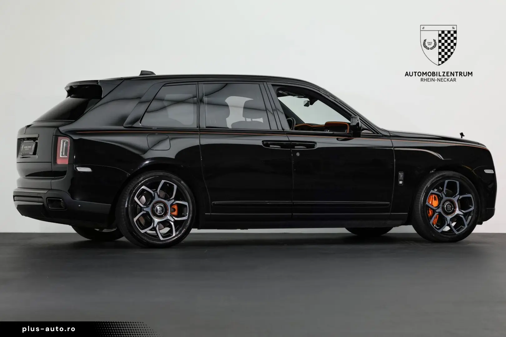 ROLLS ROYCE Cullinan Black Badge Coachline Starlight Bespoke