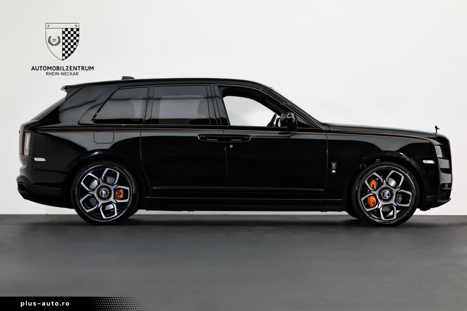 ROLLS ROYCE Cullinan Black Badge Coachline Starlight Bespoke