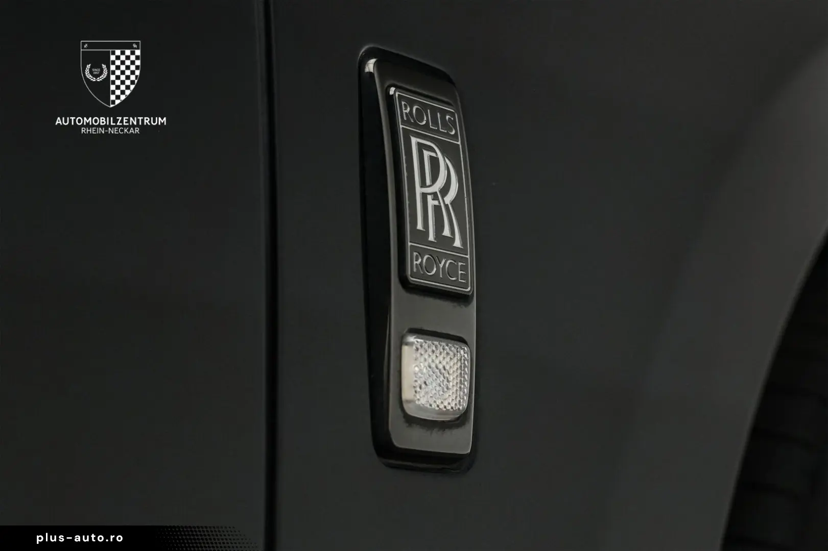 ROLLS ROYCE Cullinan Black Badge Coachline Starlight Bespoke