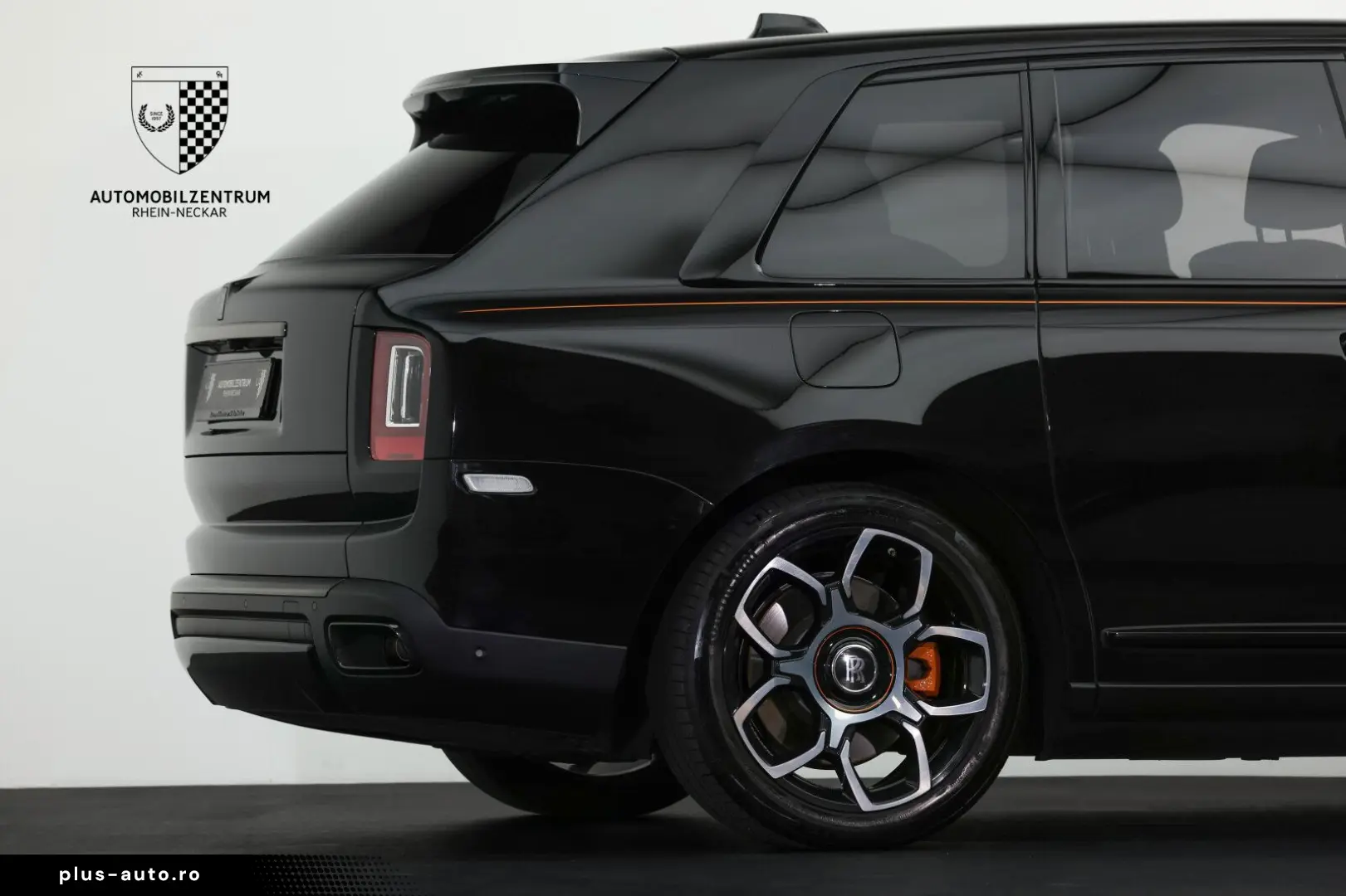 ROLLS ROYCE Cullinan Black Badge Coachline Starlight Bespoke