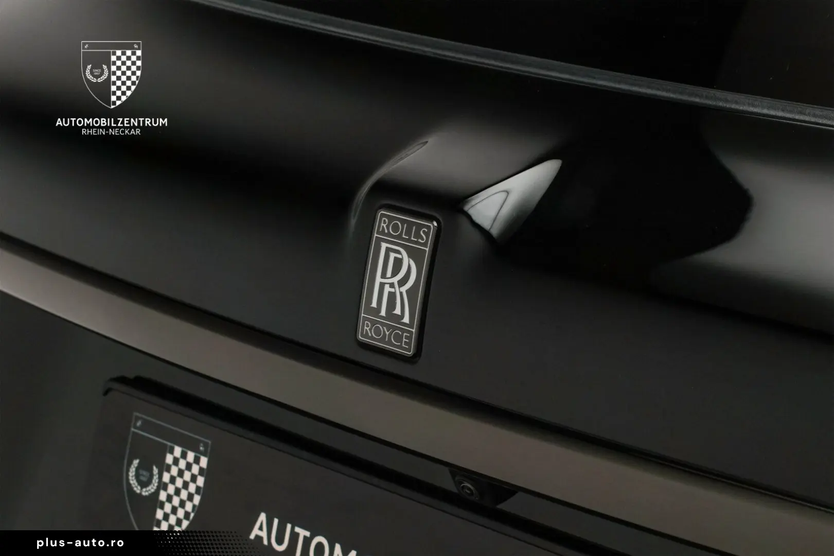 ROLLS ROYCE Cullinan Black Badge Coachline Starlight Bespoke