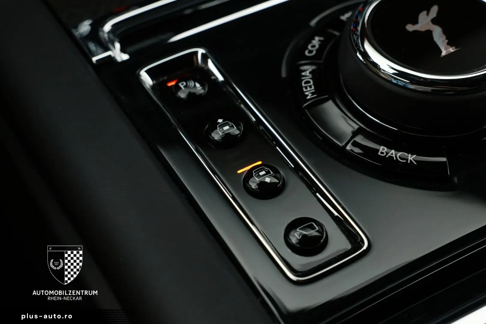 ROLLS ROYCE Cullinan Black Badge Coachline Starlight Bespoke