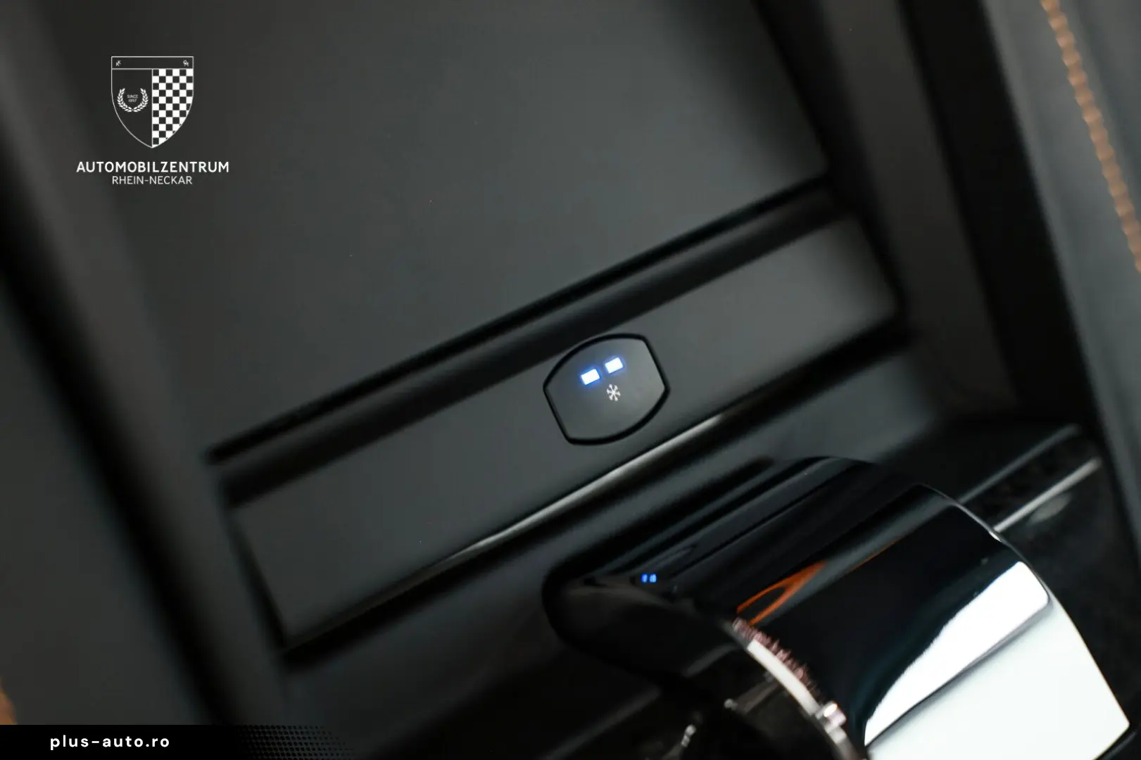 ROLLS ROYCE Cullinan Black Badge Coachline Starlight Bespoke