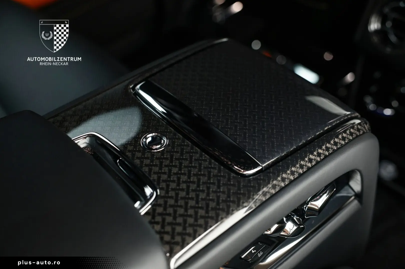 ROLLS ROYCE Cullinan Black Badge Coachline Starlight Bespoke