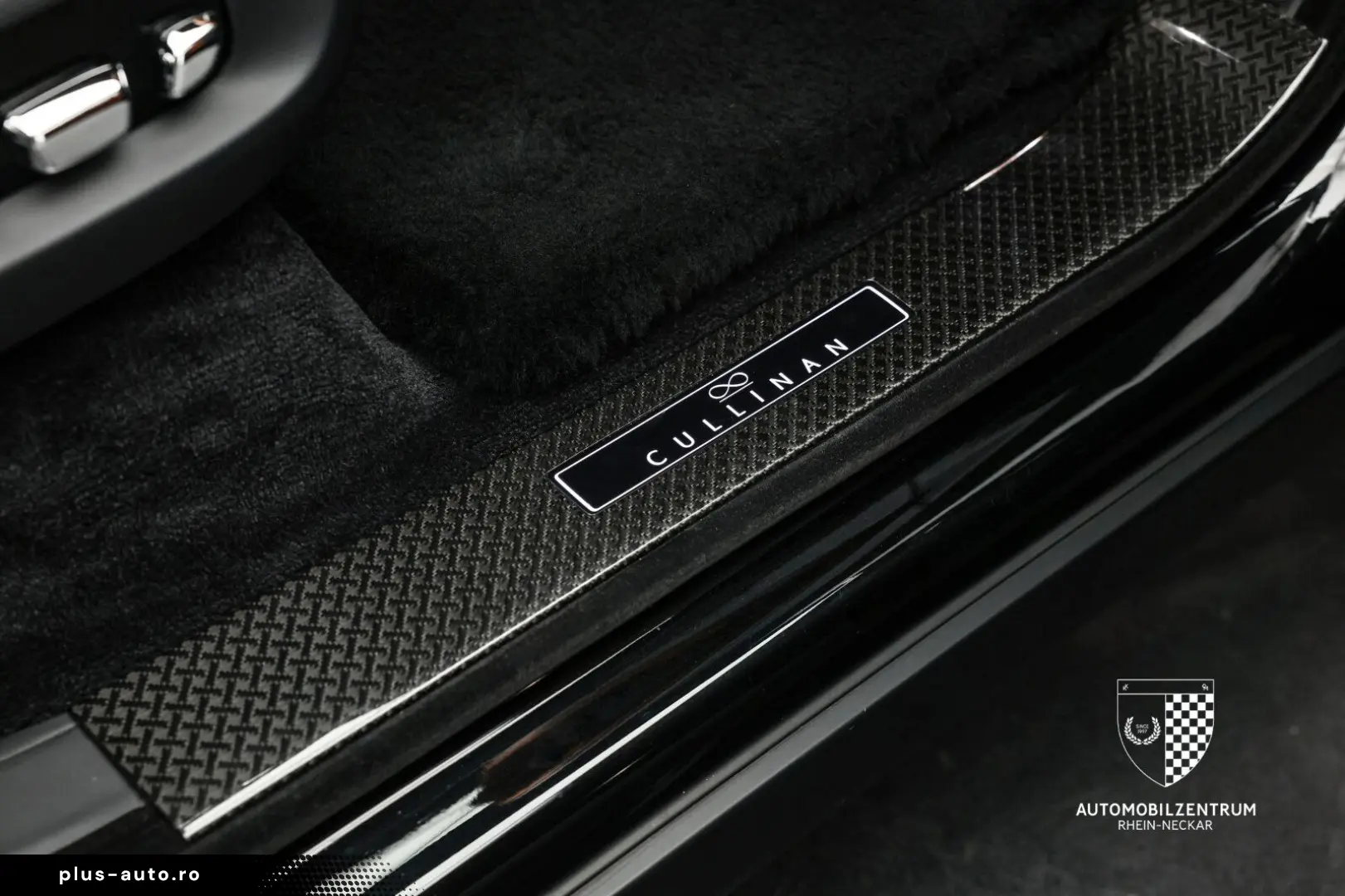 ROLLS ROYCE Cullinan Black Badge Coachline Starlight Bespoke