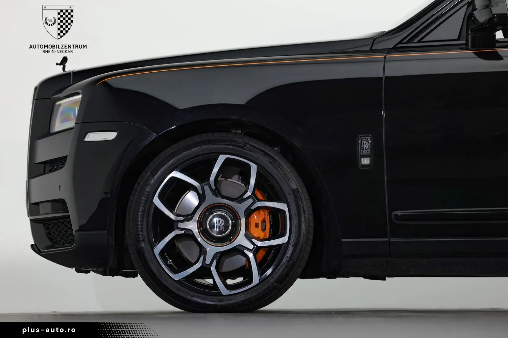 ROLLS ROYCE Cullinan Black Badge Coachline Starlight Bespoke