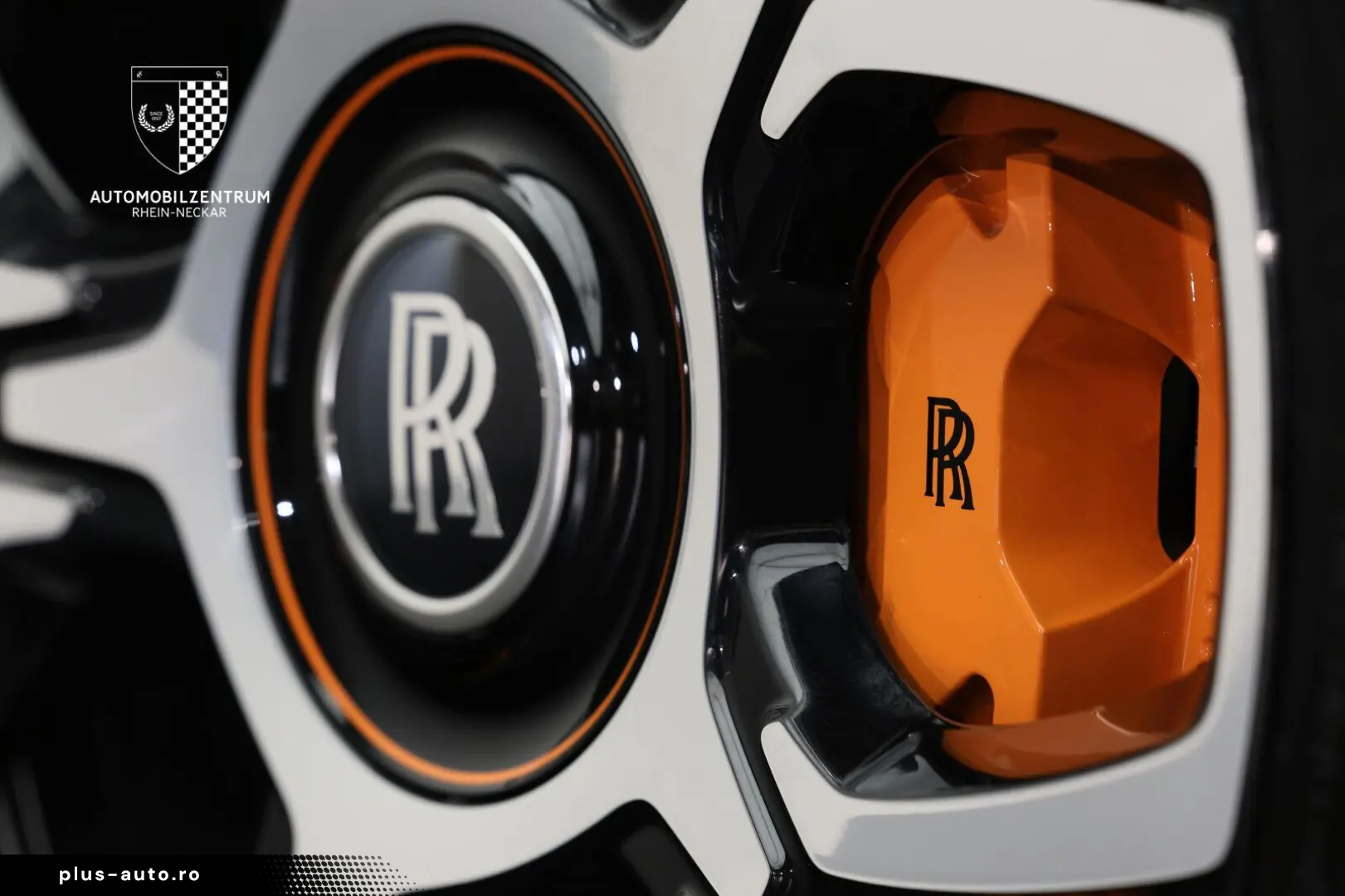 ROLLS ROYCE Cullinan Black Badge Coachline Starlight Bespoke