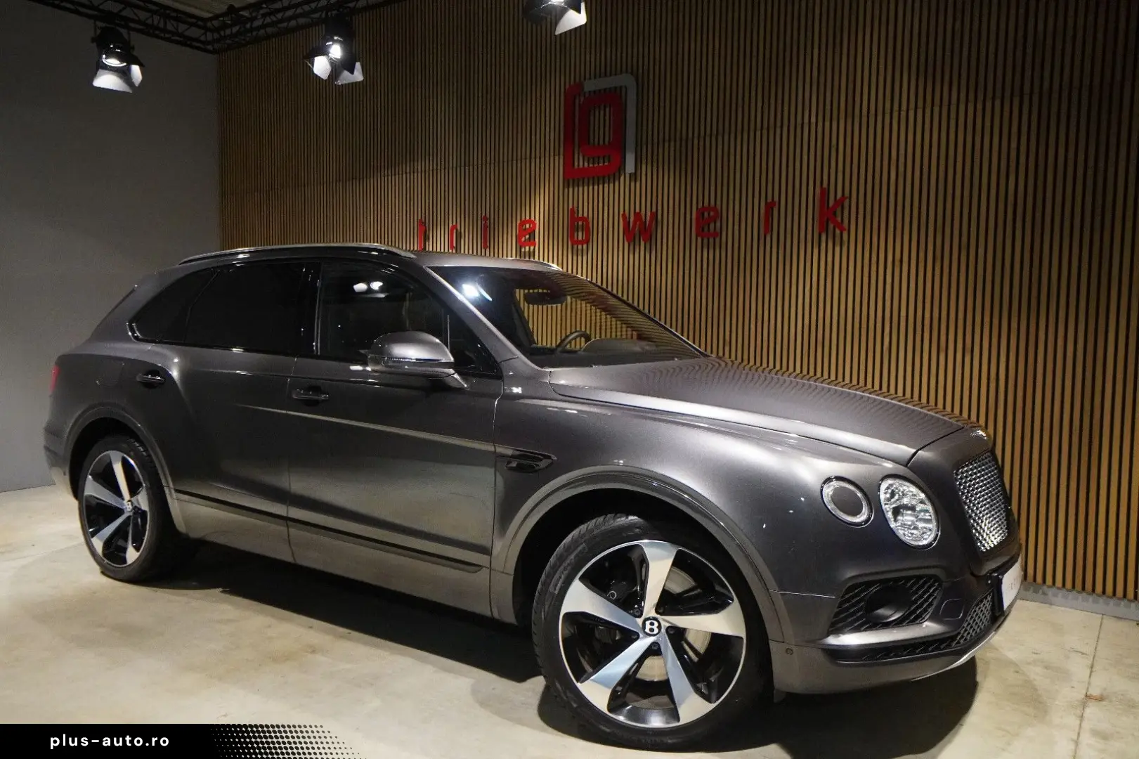 BENTLEY Bentayga W12 6.0-Rear Entertainment-Blackpack