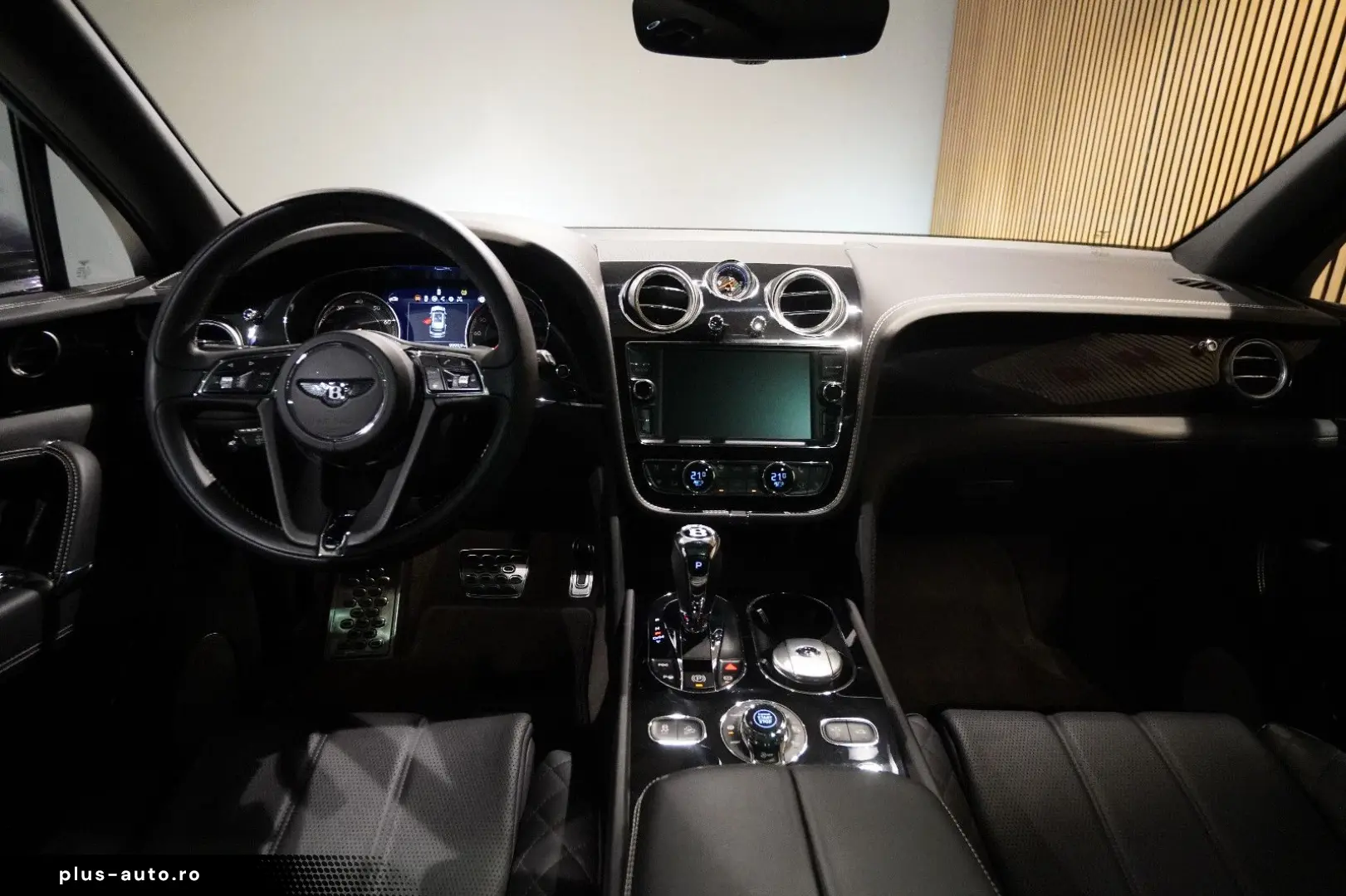 BENTLEY Bentayga W12 6.0-Rear Entertainment-Blackpack