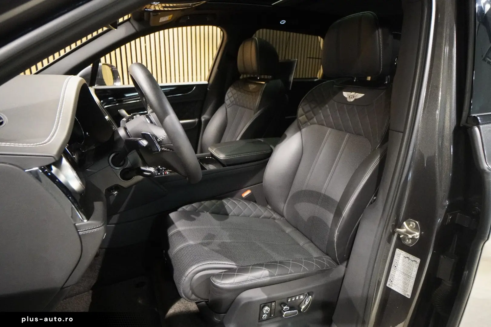 BENTLEY Bentayga W12 6.0-Rear Entertainment-Blackpack
