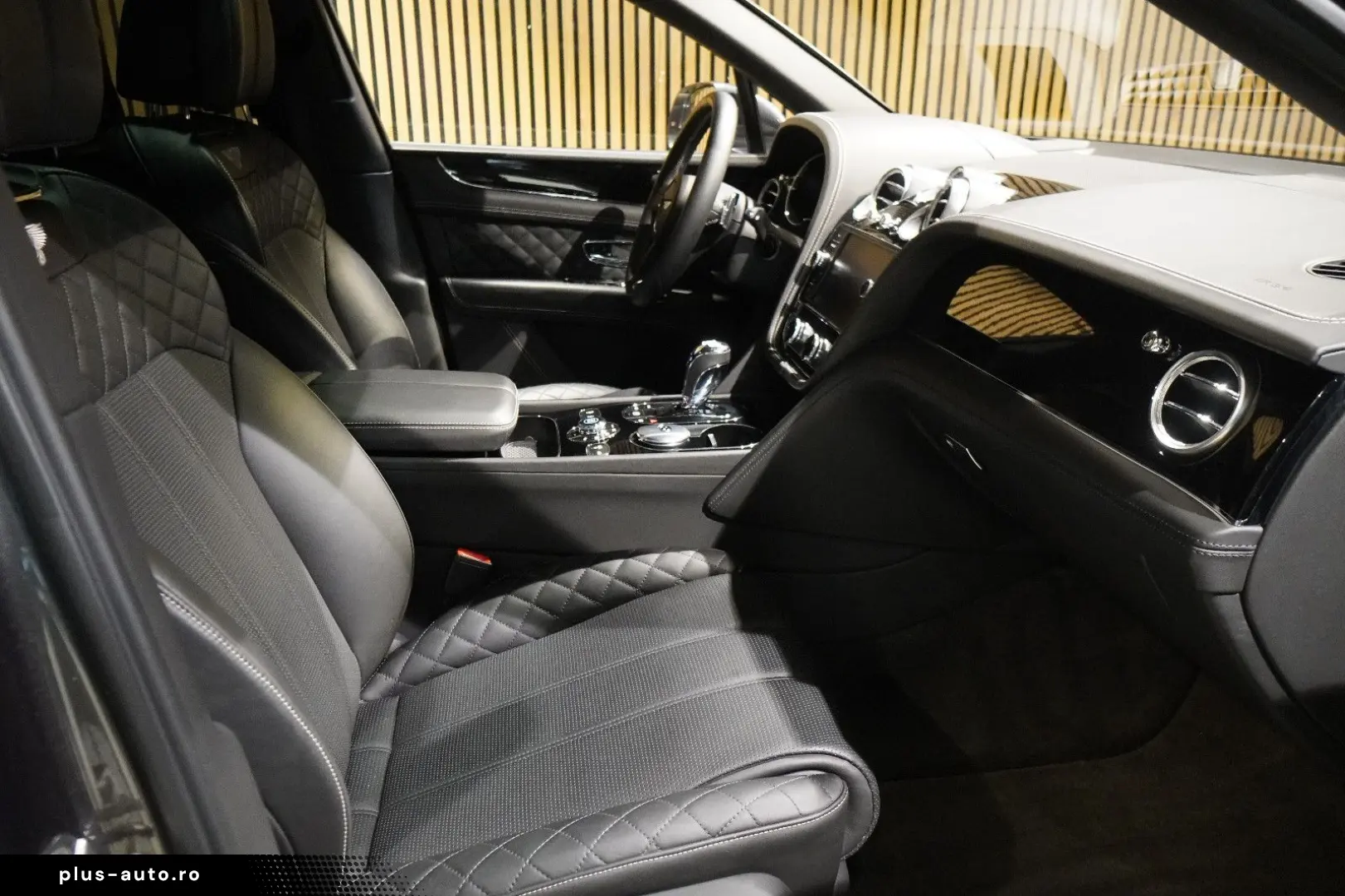 BENTLEY Bentayga W12 6.0-Rear Entertainment-Blackpack