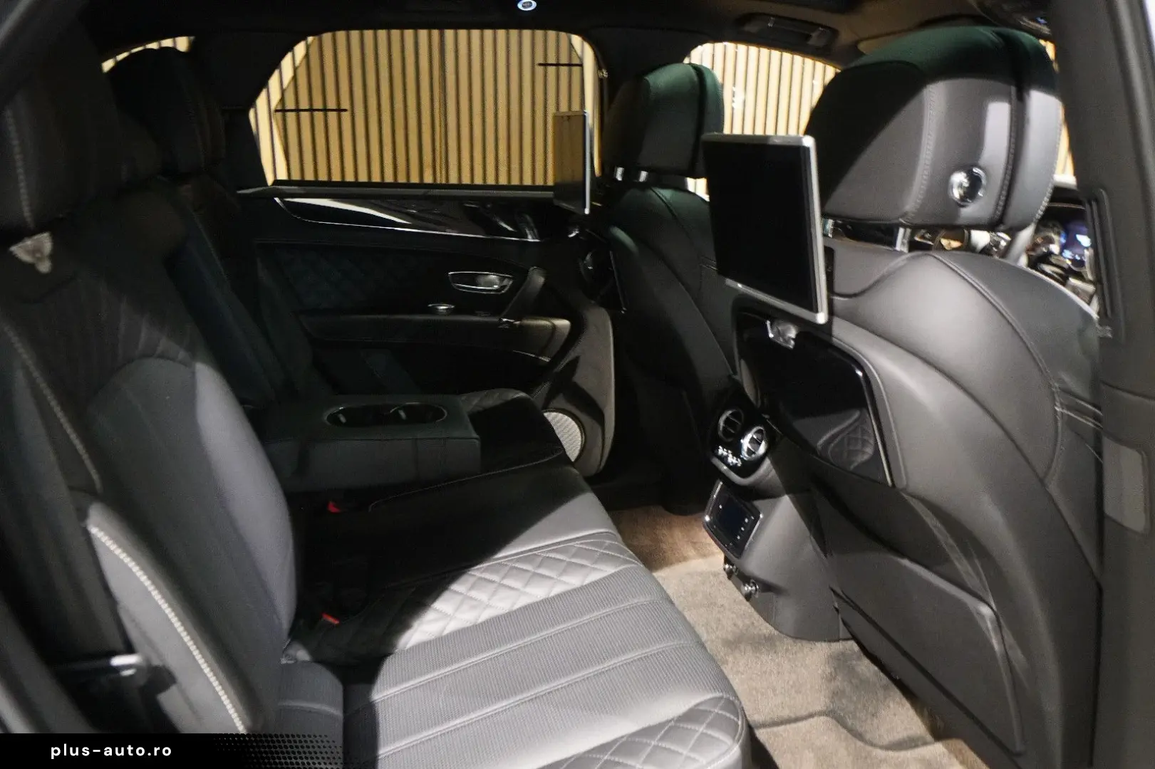 BENTLEY Bentayga W12 6.0-Rear Entertainment-Blackpack