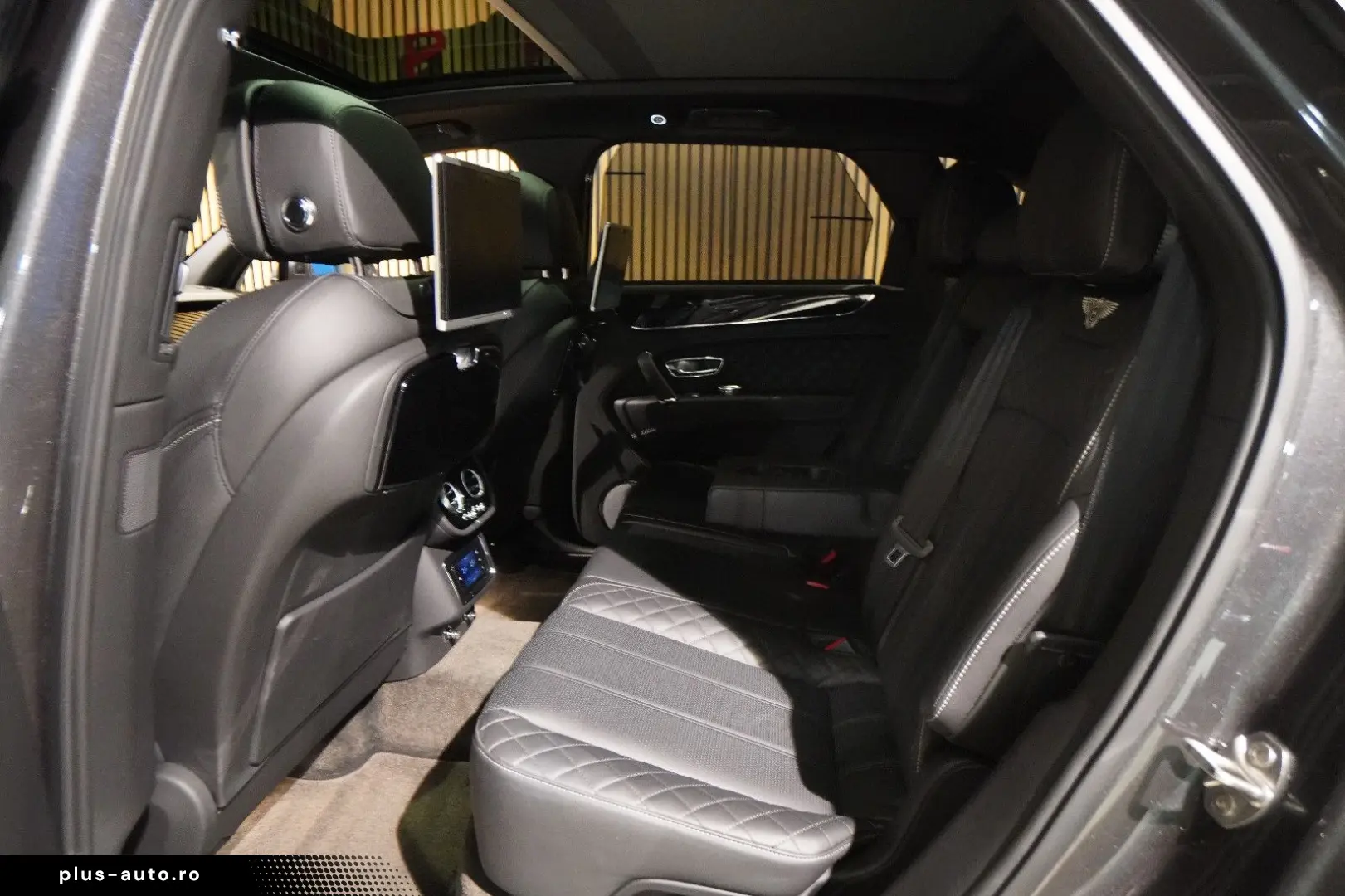 BENTLEY Bentayga W12 6.0-Rear Entertainment-Blackpack