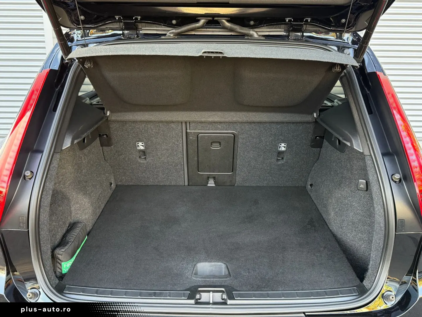 VOLVO XC40 R-Design 2.0 B4 Aut ACC Harman-Kardon 360 K