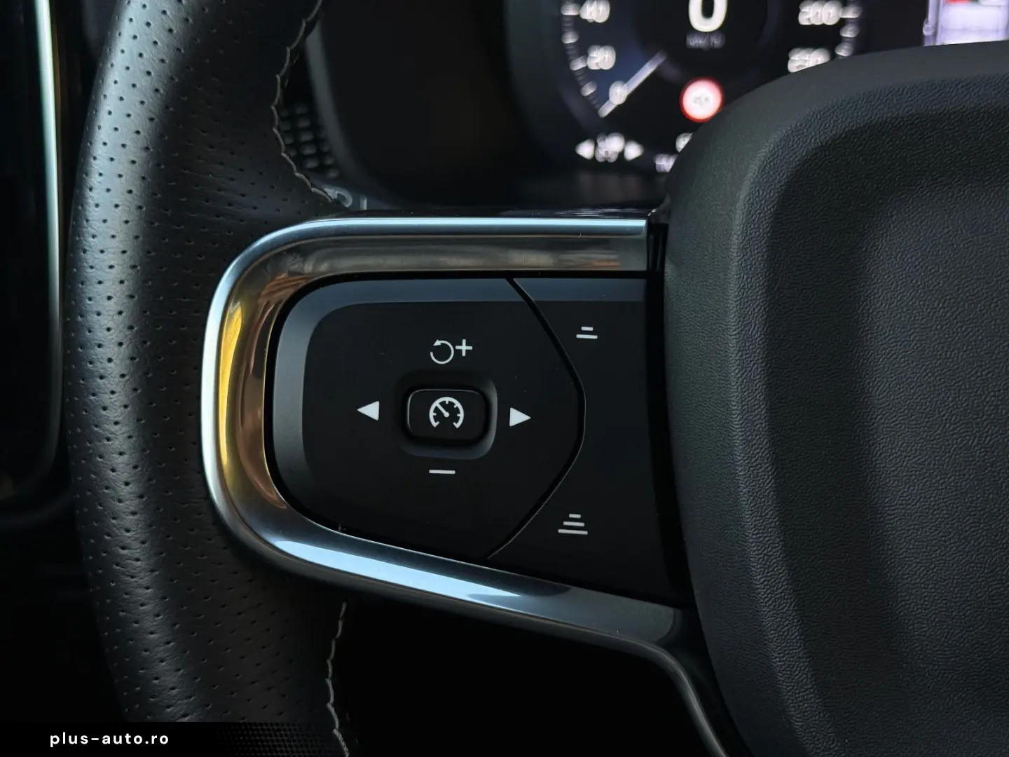 VOLVO XC40 R-Design 2.0 B4 Aut ACC Harman-Kardon 360 K