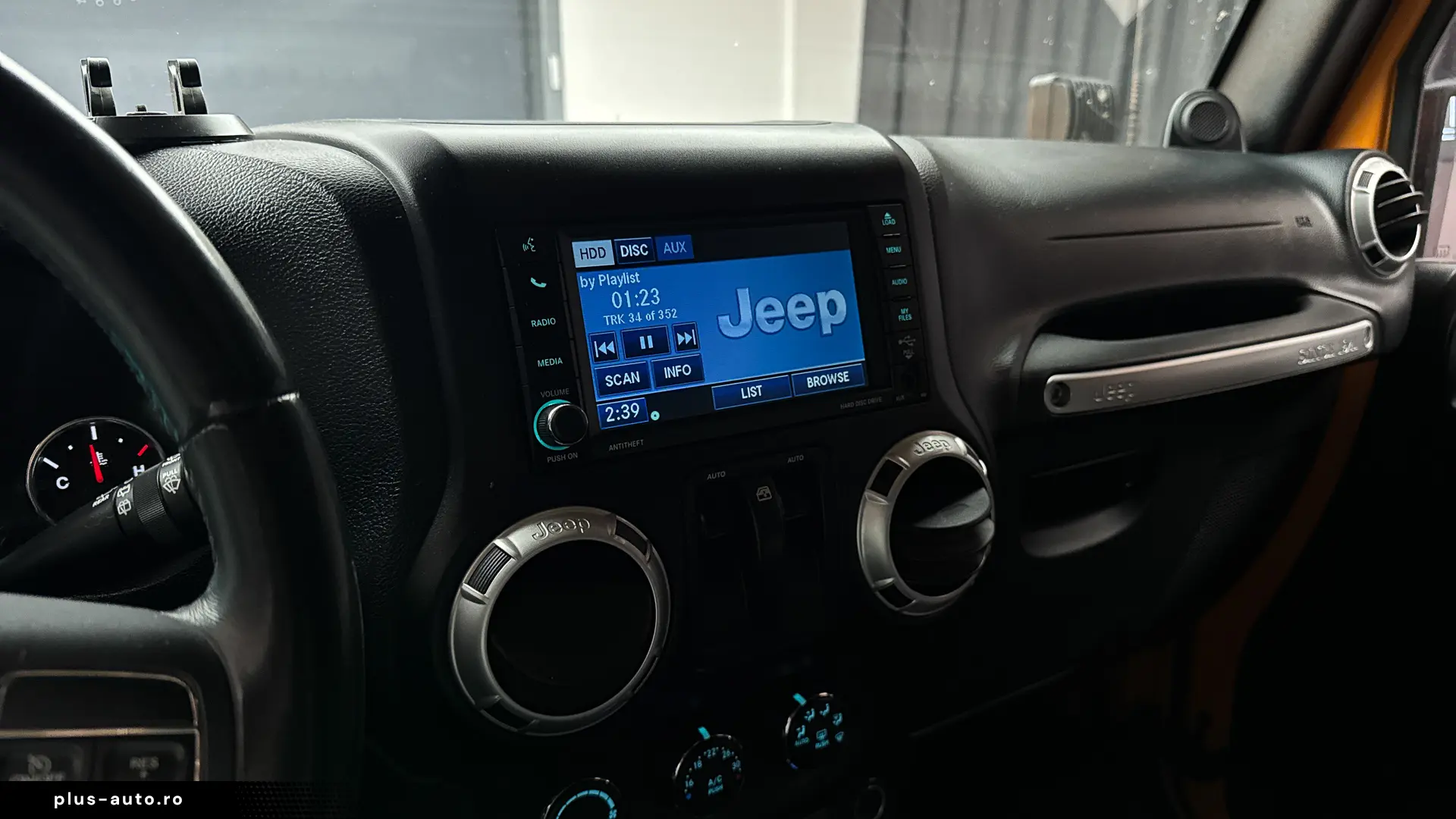 Jeep Wrangler Sahara 2 4x4
