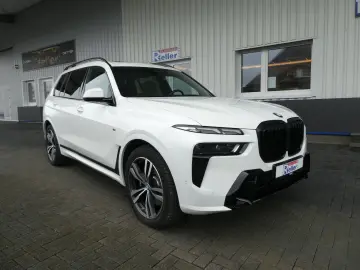 BMW X7 xDrive40d M Sport Pro_360 _Panorama_Head-Up
