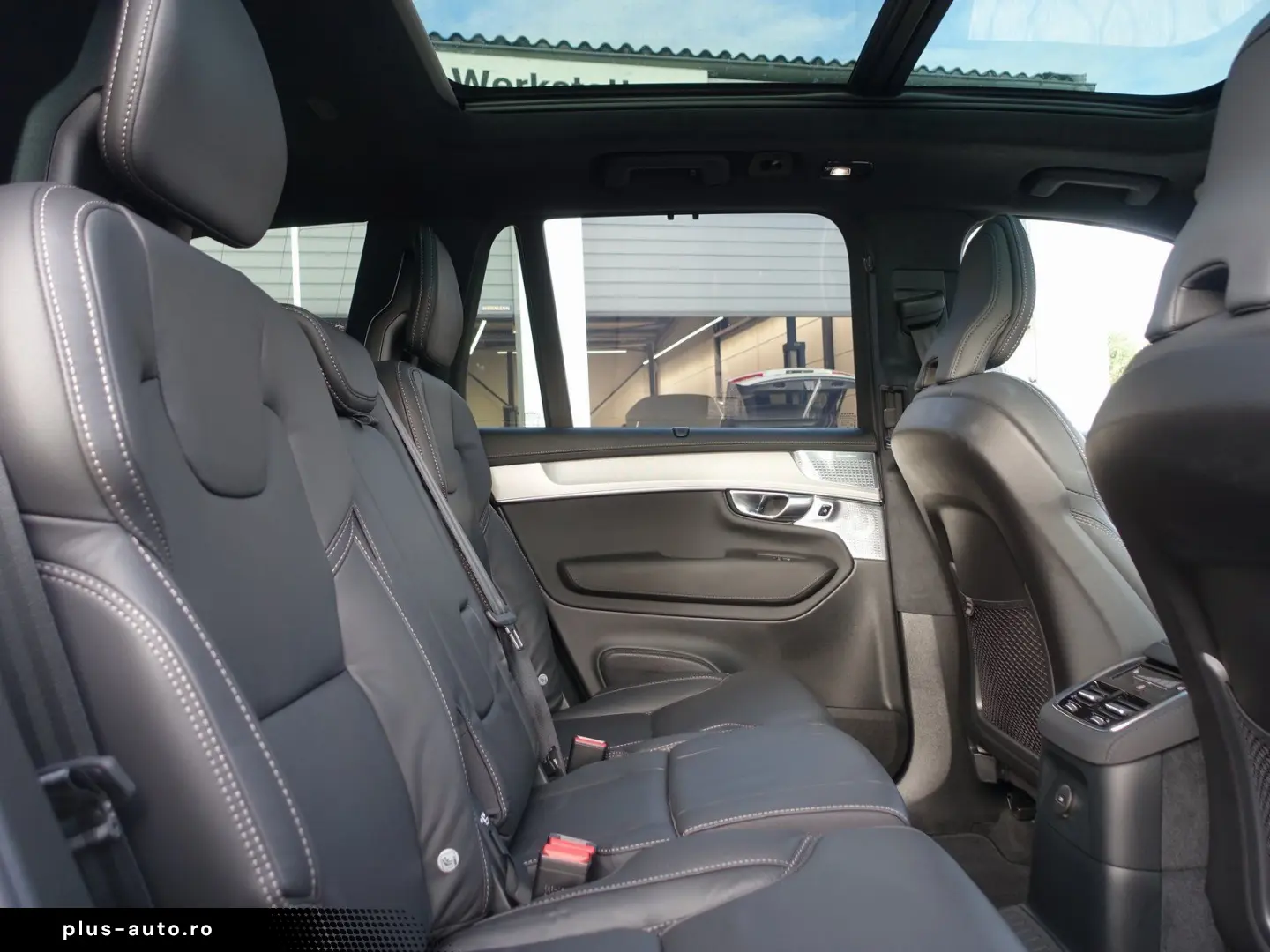 VOLVO XC90 Black Edition Ultra T8 AWD Plug-in FourC