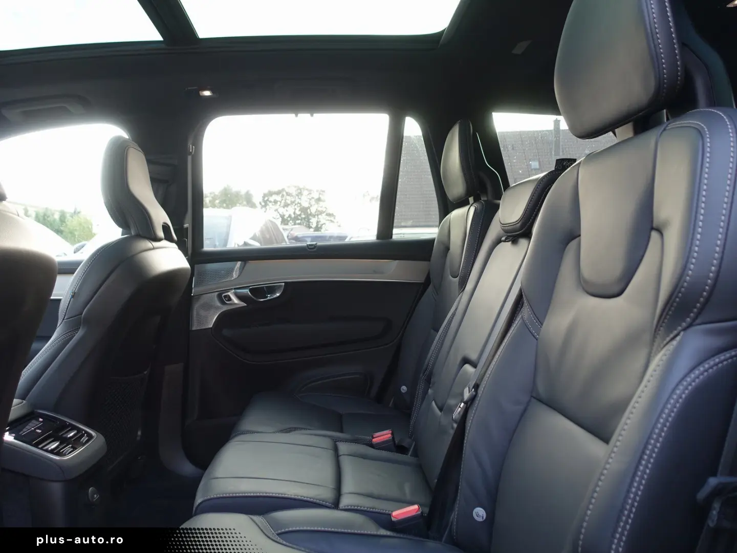 VOLVO XC90 Black Edition Ultra T8 AWD Plug-in FourC