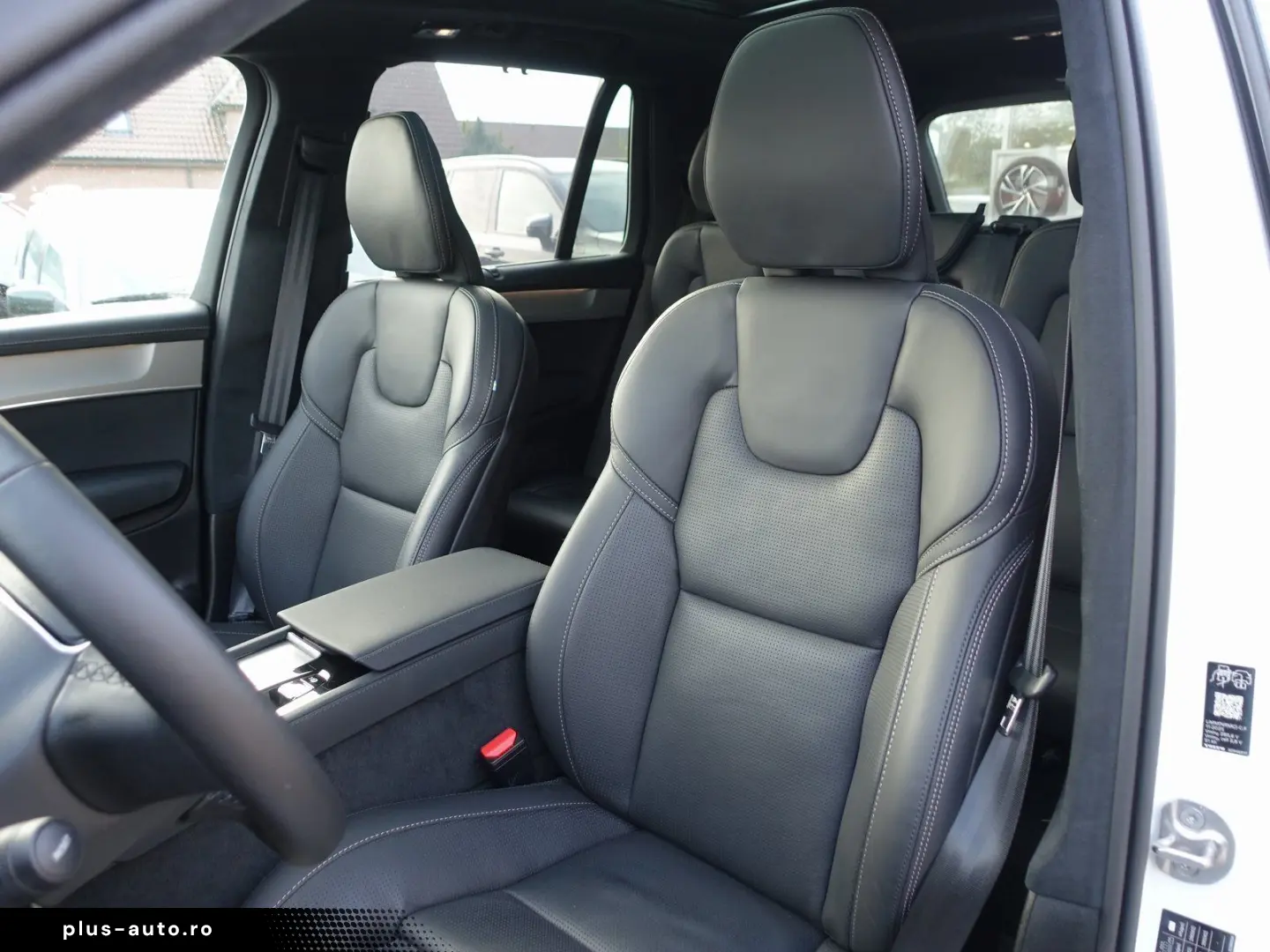 VOLVO XC90 Black Edition Ultra T8 AWD Plug-in FourC
