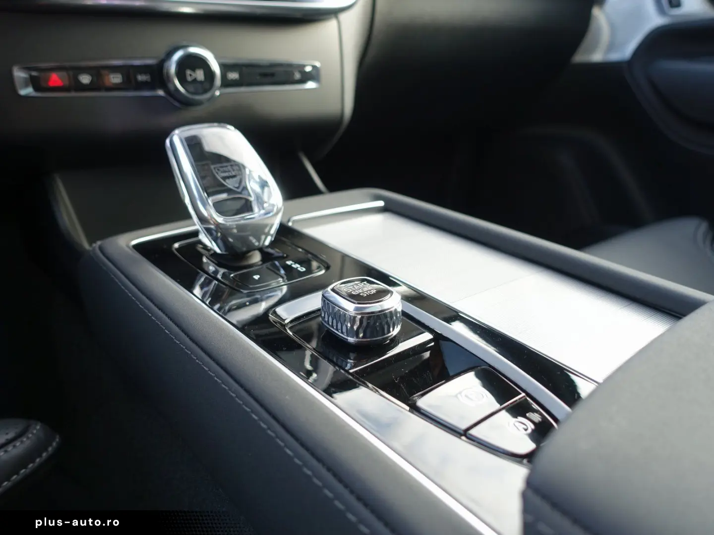 VOLVO XC90 Black Edition Ultra T8 AWD Plug-in FourC