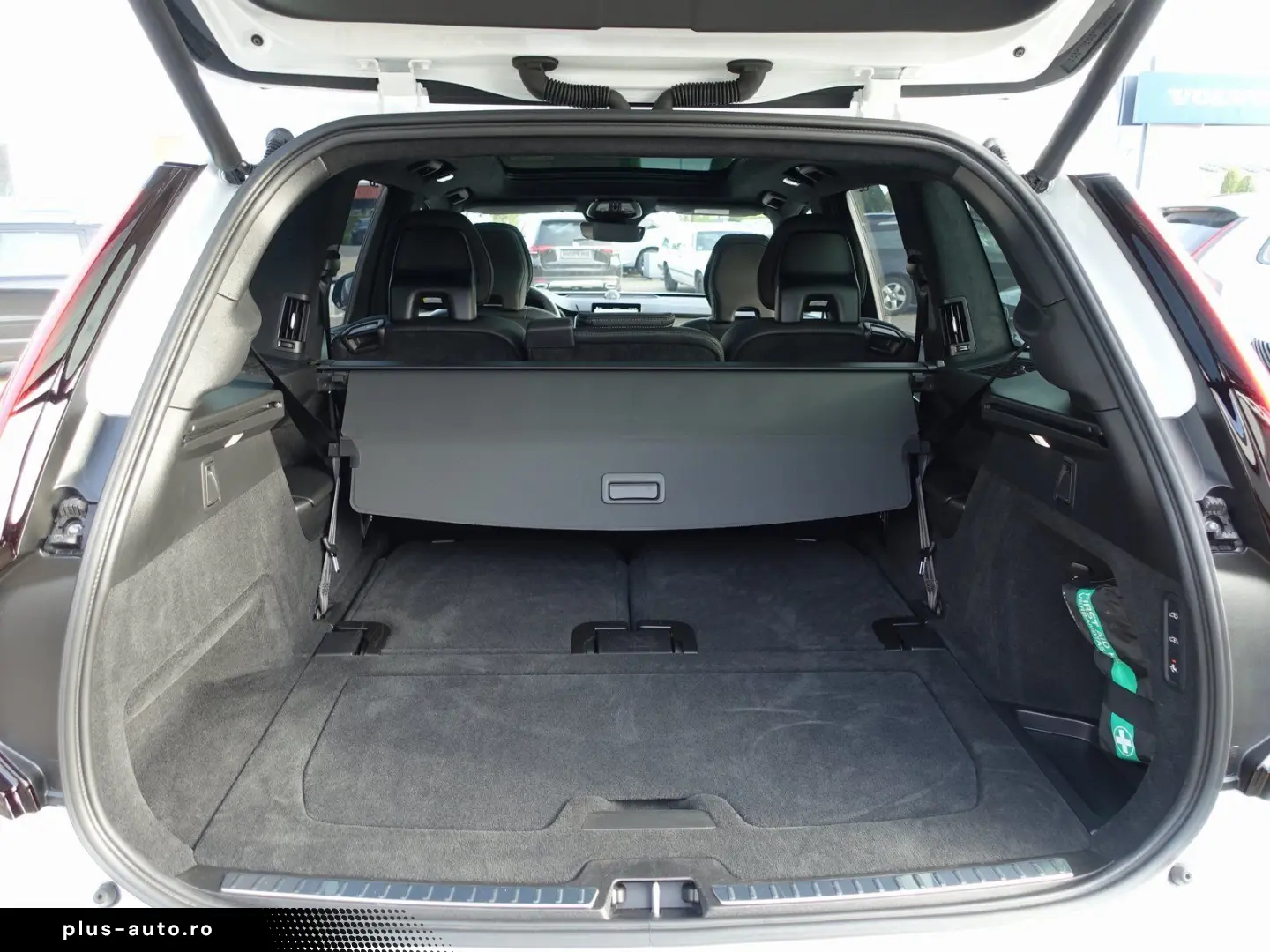 VOLVO XC90 Black Edition Ultra T8 AWD Plug-in FourC