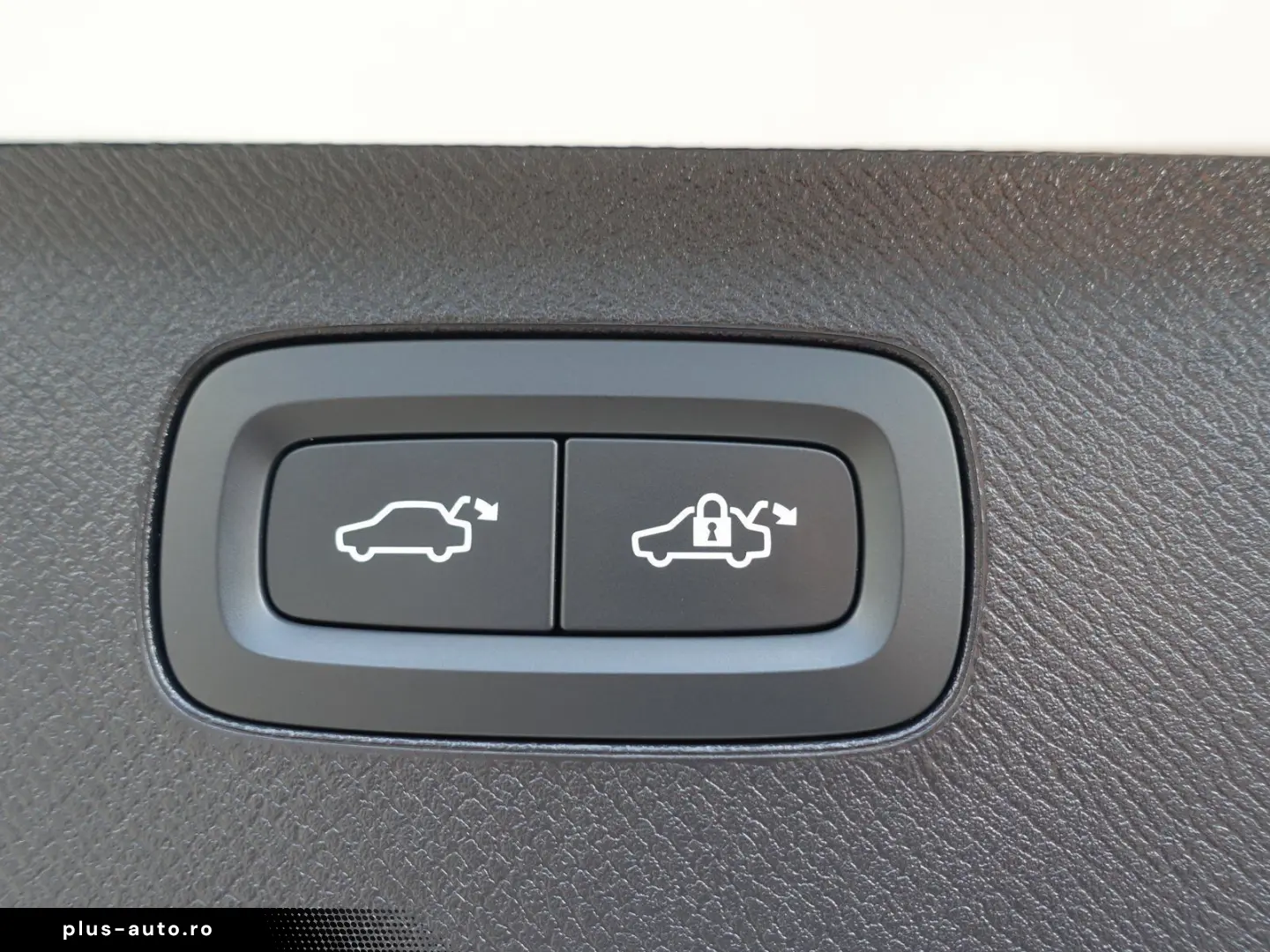 VOLVO XC90 Black Edition Ultra T8 AWD Plug-in FourC