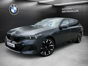 BMW 520d xDrive Touring M Sport Pro_Panoramic_B&W