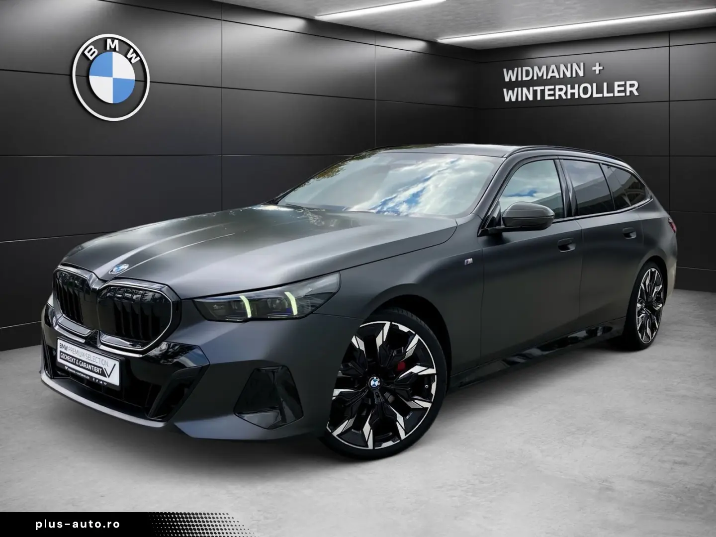 BMW 520d xDrive Touring M Sport Pro_Panoramic_B&W