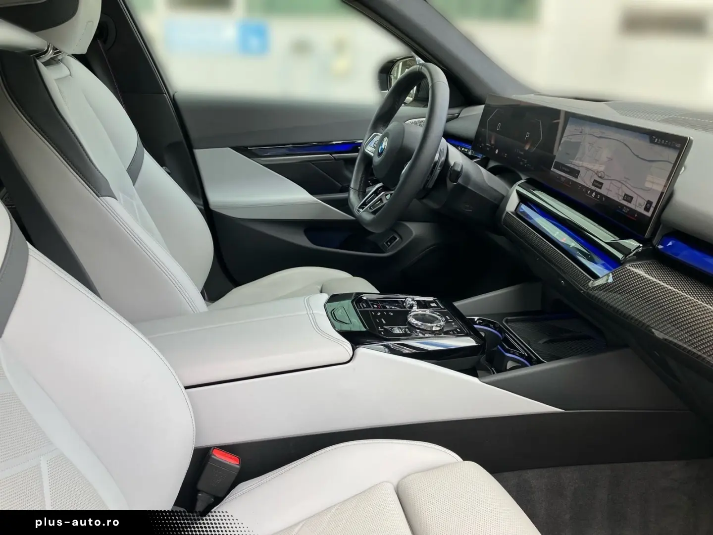 BMW 520d xDrive Touring M Sport Pro_Panoramic_B&W