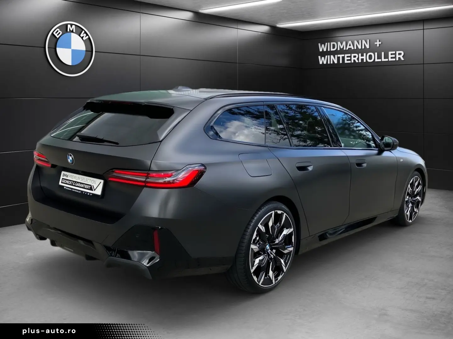 BMW 520d xDrive Touring M Sport Pro_Panoramic_B&W