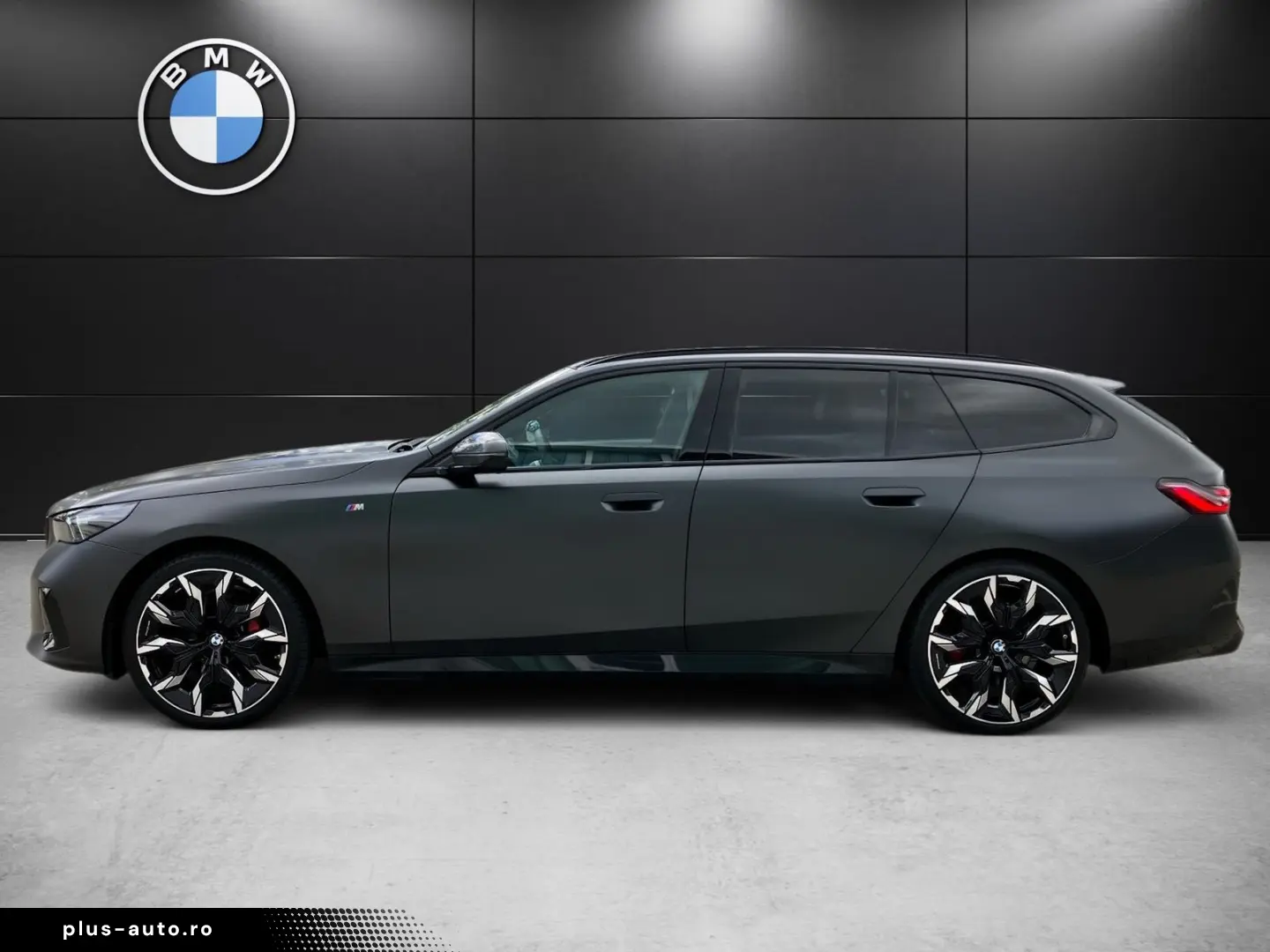 BMW 520d xDrive Touring M Sport Pro_Panoramic_B&W