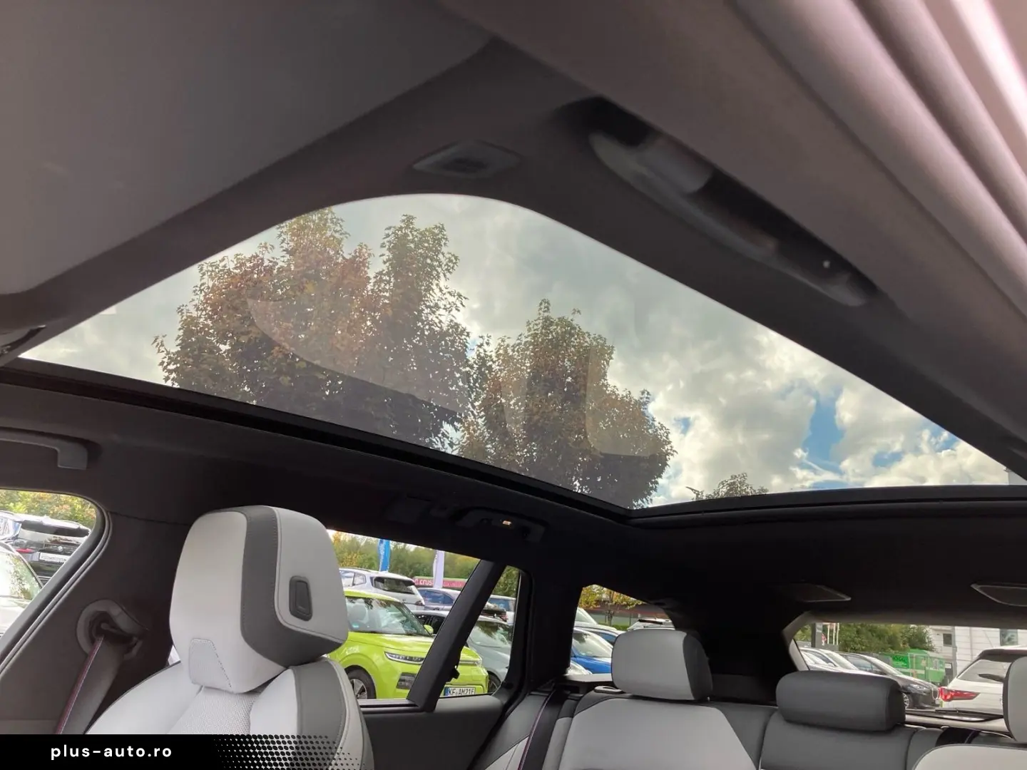 BMW 520d xDrive Touring M Sport Pro_Panoramic_B&W