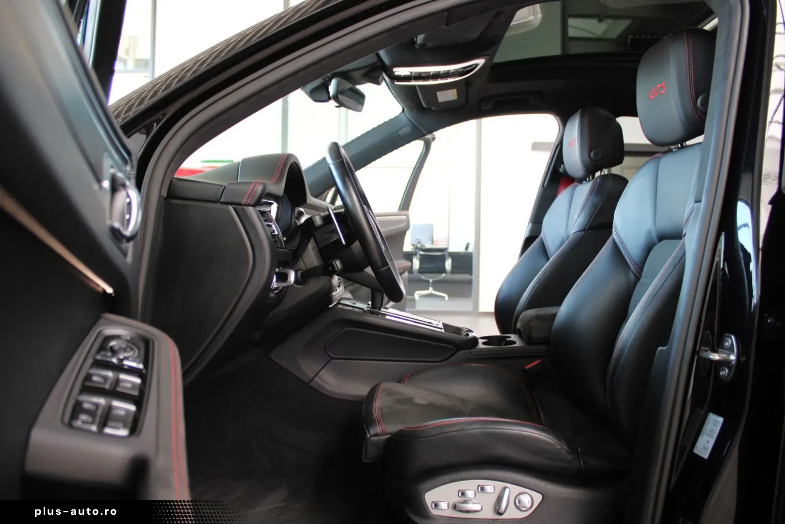 PORSCHE MACAN GTS SPORT-DESIGN