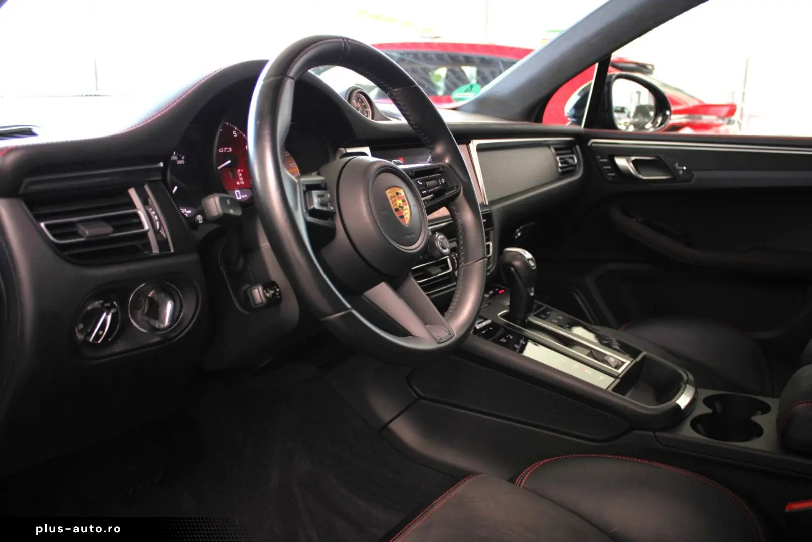 PORSCHE MACAN GTS SPORT-DESIGN