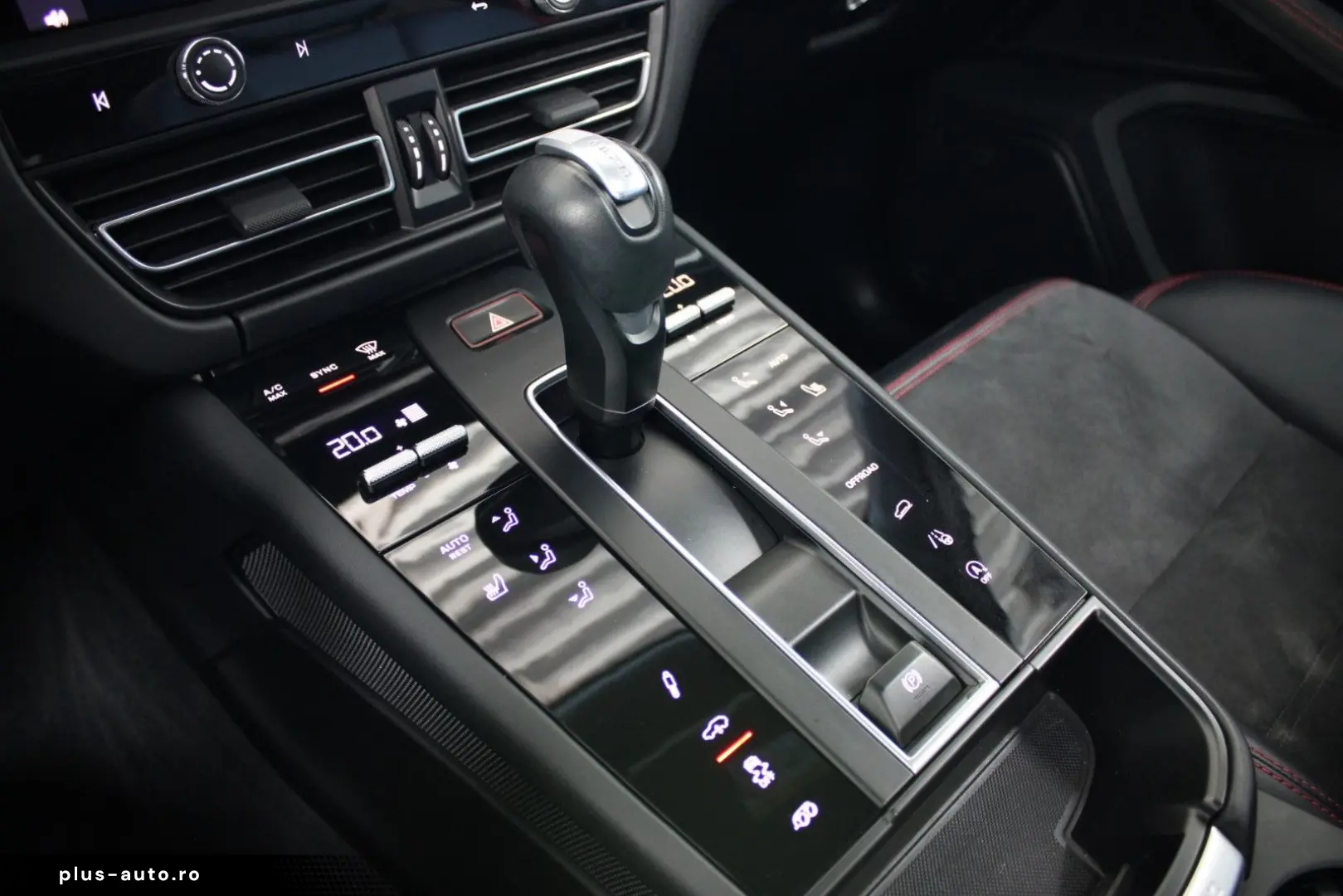 PORSCHE MACAN GTS SPORT-DESIGN