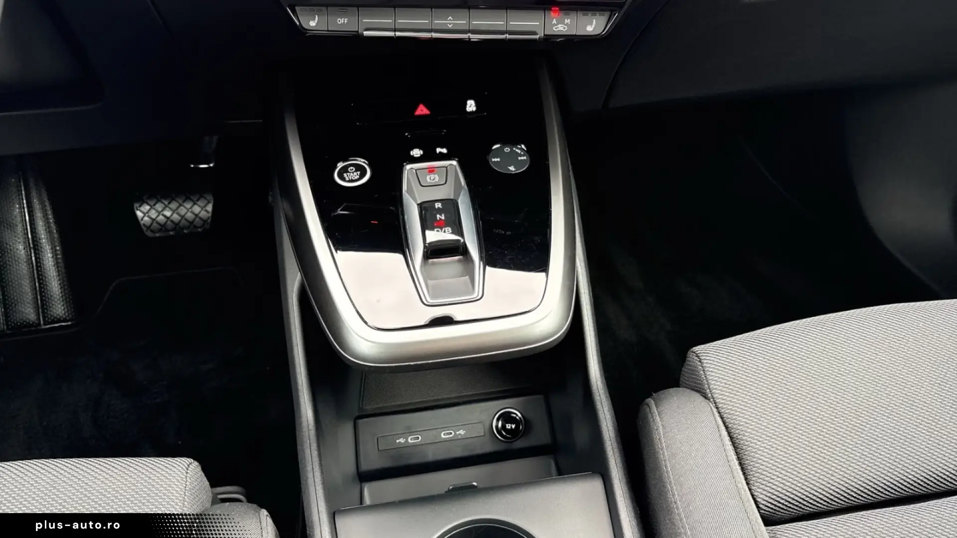 Audi Q4 40 e-tron   ADVANCED • NAVI PLUS