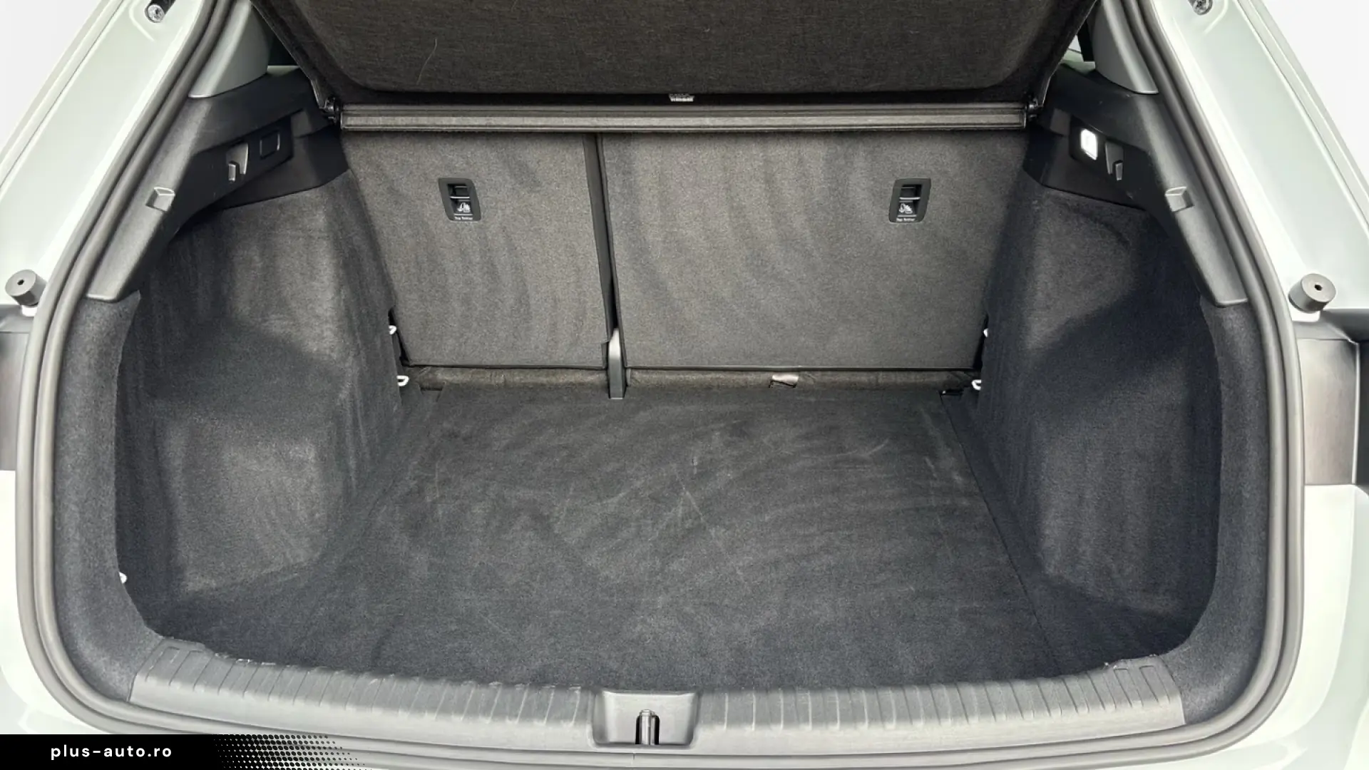 Audi Q4 40 e-tron   ADVANCED • NAVI PLUS