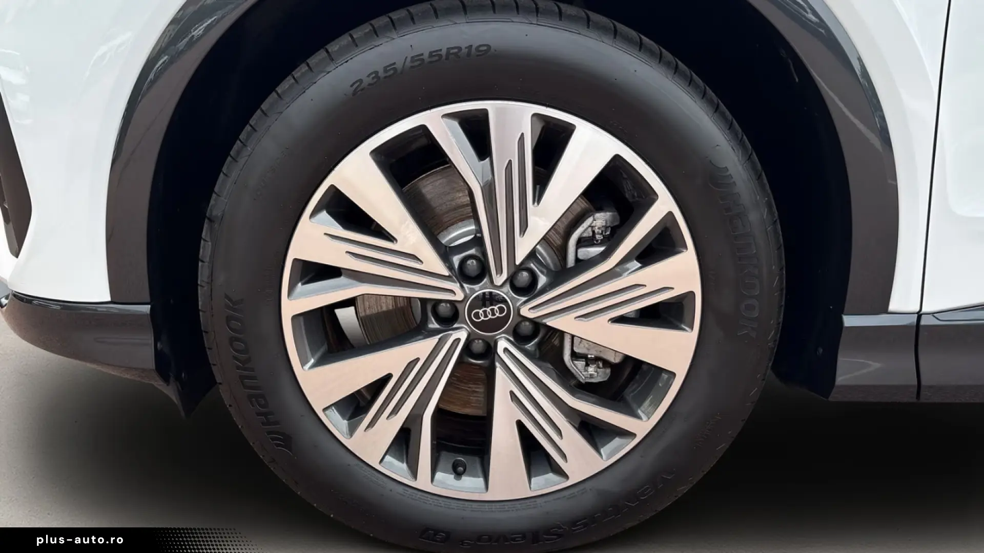 Audi Q4 40 e-tron   ADVANCED • NAVI PLUS