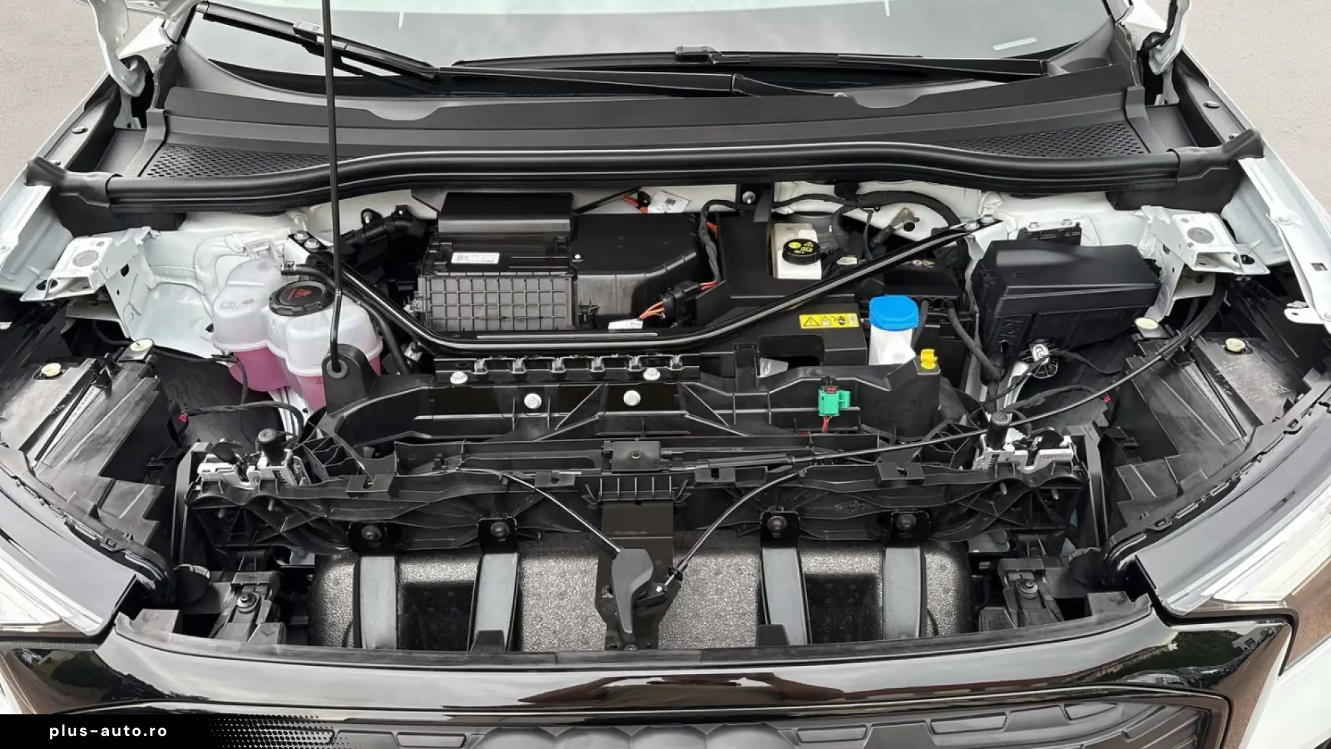 Audi Q4 40 e-tron   ADVANCED • NAVI PLUS