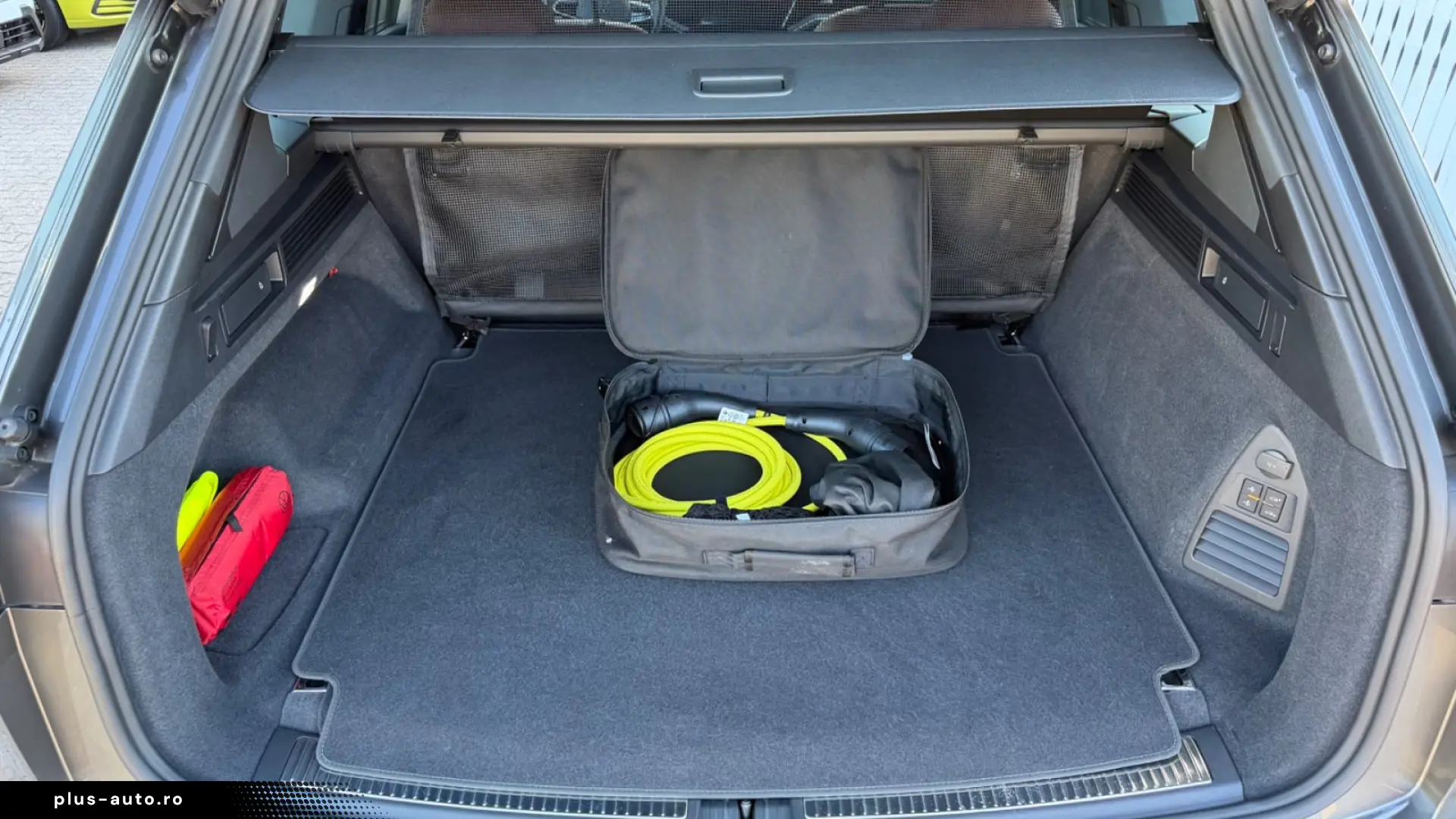 VW Touareg 3.0 V6 eHybrid 4MOTION   ELEGANCE