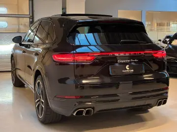 Porsche Cayenne Turbo   V8 BITURBO • SPORT CHRONO