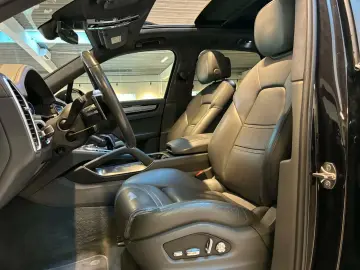 Porsche Cayenne Turbo   V8 BITURBO • SPORT CHRONO