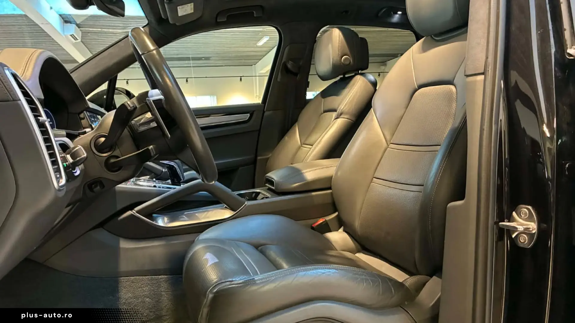 Porsche Cayenne Turbo   V8 BITURBO • SPORT CHRONO