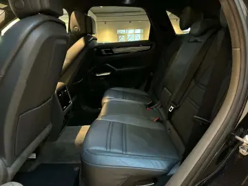 Porsche Cayenne Turbo   V8 BITURBO • SPORT CHRONO